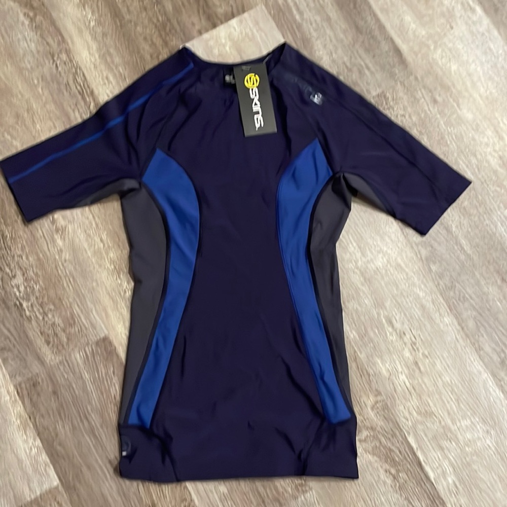 SKINS DNAmic short sleeve compression top